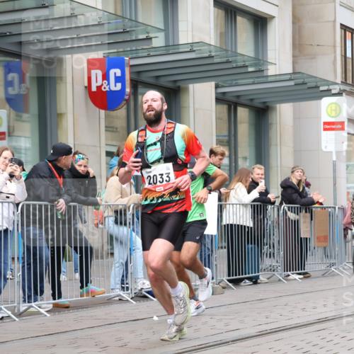 05.10.2025 - 20. swb-Marathon Bremen Strokosch-Dieckow http://msf.ph/oto/9294276 05.10.2025 12:50:20 Ziel 363, 664, 908, 2033, 2267, 3891, 7854, 363, 664, 908, 2033, 2267, 3891, 7854 meine-sportfotos.de