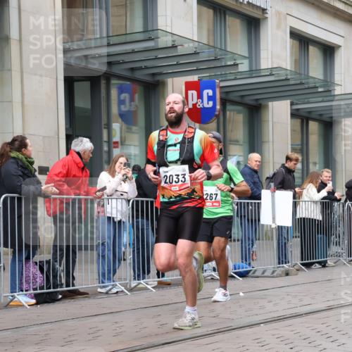 05.10.2025 - 20. swb-Marathon Bremen Strokosch-Dieckow http://msf.ph/oto/9294280 05.10.2025 12:50:20 Ziel 363, 664, 908, 2033, 2267, 3891, 7854, 363, 664, 908, 2033, 2267, 3891, 7854 meine-sportfotos.de