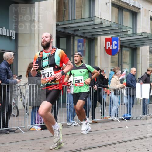 05.10.2025 - 20. swb-Marathon Bremen Strokosch-Dieckow http://msf.ph/oto/9294286 05.10.2025 12:50:21 Ziel 363, 664, 908, 2033, 2267, 3891, 7854, 363, 664, 908, 2033, 2267, 3891, 7854 meine-sportfotos.de