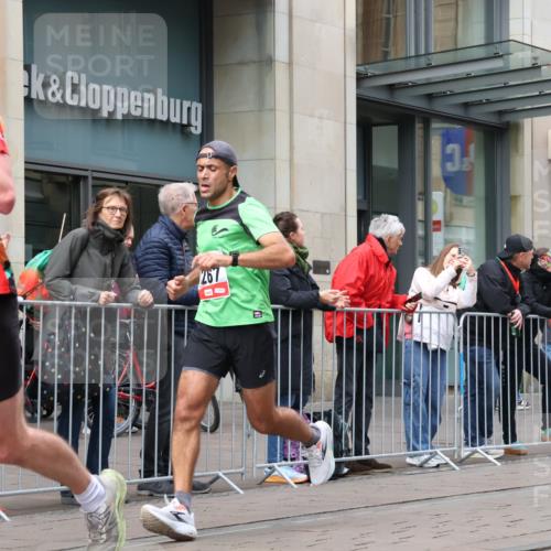 05.10.2025 - 20. swb-Marathon Bremen Strokosch-Dieckow http://msf.ph/oto/9294294 05.10.2025 12:50:21 Ziel 363, 664, 908, 2033, 2267, 3891, 7854, 363, 664, 908, 2033, 2267, 3891, 7854 meine-sportfotos.de