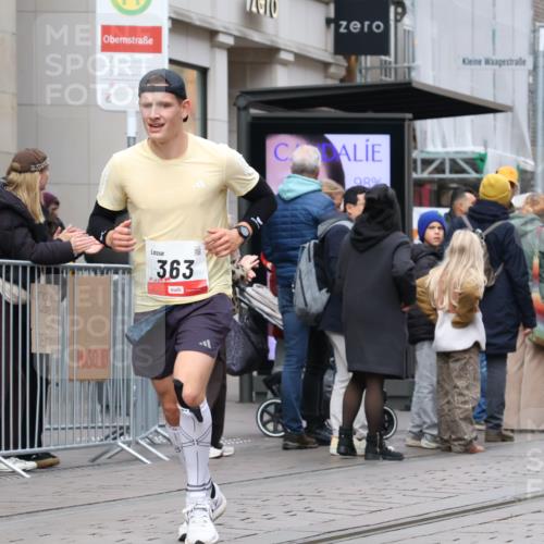 05.10.2025 - 20. swb-Marathon Bremen Strokosch-Dieckow http://msf.ph/oto/9294297 05.10.2025 12:50:23 Ziel 363, 664, 908, 2267, 3891, 7854, 363, 664, 908, 2267, 3891, 7854 meine-sportfotos.de