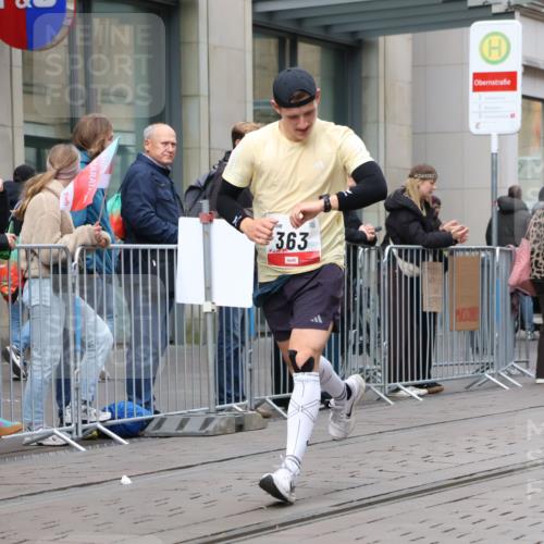 05.10.2025 - 20. swb-Marathon Bremen Strokosch-Dieckow http://msf.ph/oto/9294307 05.10.2025 12:50:23 Ziel 363, 664, 908, 2267, 3891, 7854, 363, 664, 908, 2267, 3891, 7854 meine-sportfotos.de