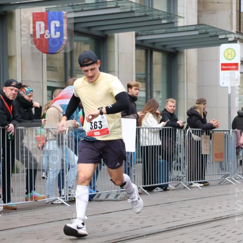 05.10.2025 - 20. swb-Marathon Bremen Strokosch-Dieckow http://msf.ph/oto/9294311 05.10.2025 12:50:24 Ziel 363, 664, 908, 2267, 3891, 7854, 363, 664, 908, 2267, 3891, 7854 meine-sportfotos.de