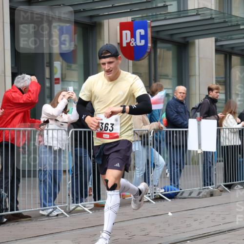 05.10.2025 - 20. swb-Marathon Bremen Strokosch-Dieckow http://msf.ph/oto/9294315 05.10.2025 12:50:24 Ziel 363, 664, 908, 2267, 3891, 7854, 363, 664, 908, 2267, 3891, 7854 meine-sportfotos.de