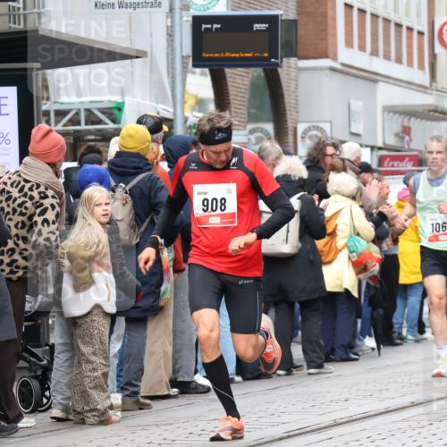 05.10.2025 - 20. swb-Marathon Bremen Strokosch-Dieckow http://msf.ph/oto/9294319 05.10.2025 12:50:35 Ziel 426, 569, 746, 908, 1063, 1070, 1928, 2253, 3198, 3891, 7854, 426, 569, 746, 908, 1063, 1070, 1928, 2253, 3198, 3891, 7854 meine-sportfotos.de