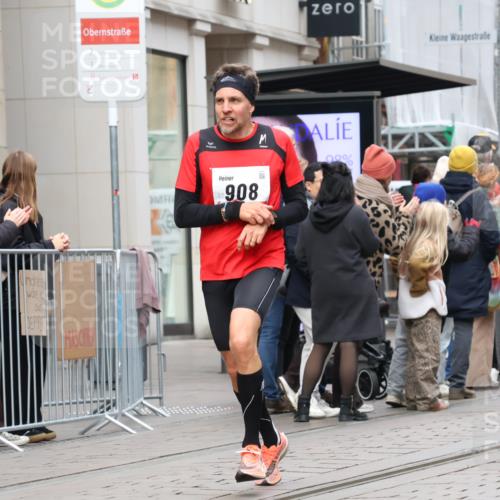 05.10.2025 - 20. swb-Marathon Bremen Strokosch-Dieckow http://msf.ph/oto/9294333 05.10.2025 12:50:37 Ziel 426, 569, 746, 908, 1063, 1070, 1372, 1928, 2253, 3198, 3891, 7854, 426, 569, 746, 908, 1063, 1070, 1372, 1928, 2253, 3198, 3891, 7854 meine-sportfotos.de