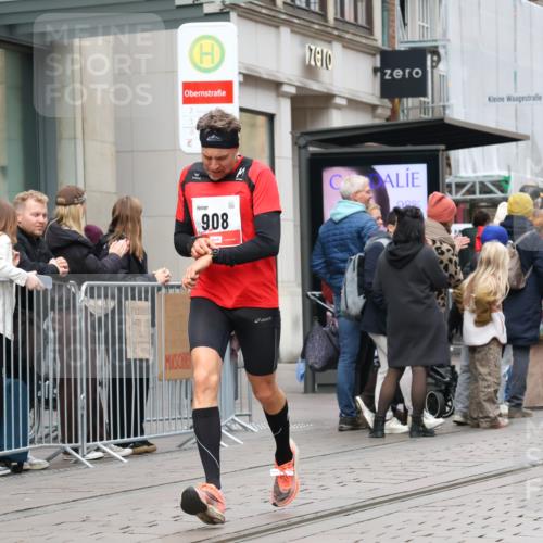 05.10.2025 - 20. swb-Marathon Bremen Strokosch-Dieckow http://msf.ph/oto/9294337 05.10.2025 12:50:37 Ziel 426, 569, 746, 908, 1063, 1070, 1372, 1928, 2253, 3198, 3891, 7854, 426, 569, 746, 908, 1063, 1070, 1372, 1928, 2253, 3198, 3891, 7854 meine-sportfotos.de