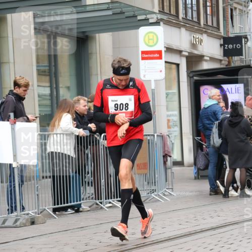 05.10.2025 - 20. swb-Marathon Bremen Strokosch-Dieckow http://msf.ph/oto/9294341 05.10.2025 12:50:37 Ziel 426, 569, 746, 908, 1063, 1070, 1372, 1928, 2253, 3198, 3891, 7854, 426, 569, 746, 908, 1063, 1070, 1372, 1928, 2253, 3198, 3891, 7854 meine-sportfotos.de