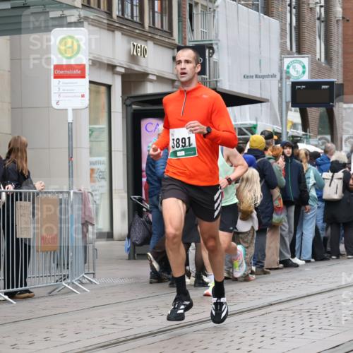 05.10.2025 - 20. swb-Marathon Bremen Strokosch-Dieckow http://msf.ph/oto/9294347 05.10.2025 12:50:38 Ziel 426, 569, 746, 908, 1063, 1070, 1372, 1928, 2253, 3198, 3891, 7854, 426, 569, 746, 908, 1063, 1070, 1372, 1928, 2253, 3198, 3891, 7854 meine-sportfotos.de