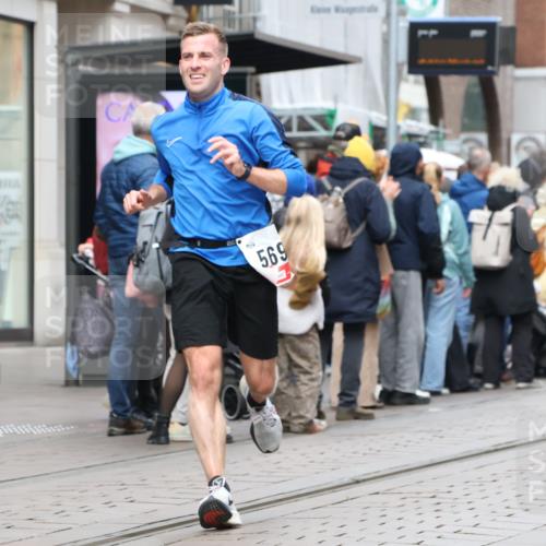 05.10.2025 - 20. swb-Marathon Bremen Strokosch-Dieckow http://msf.ph/oto/9294395 05.10.2025 12:50:43 Ziel 426, 569, 746, 908, 1063, 1070, 1372, 1928, 2253, 3198, 426, 569, 746, 908, 1063, 1070, 1372, 1928, 2253, 3198 meine-sportfotos.de