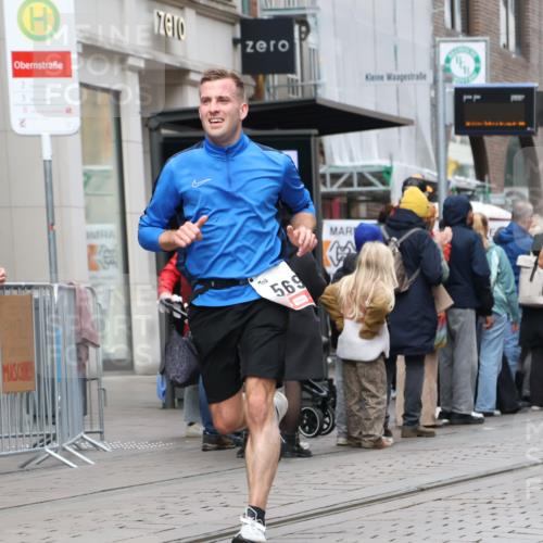 05.10.2025 - 20. swb-Marathon Bremen Strokosch-Dieckow http://msf.ph/oto/9294398 05.10.2025 12:50:43 Ziel 426, 569, 746, 908, 1063, 1070, 1372, 1928, 2253, 3198, 426, 569, 746, 908, 1063, 1070, 1372, 1928, 2253, 3198 meine-sportfotos.de