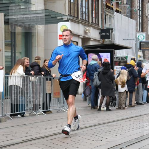 05.10.2025 - 20. swb-Marathon Bremen Strokosch-Dieckow http://msf.ph/oto/9294405 05.10.2025 12:50:44 Ziel 426, 569, 746, 908, 1063, 1070, 1372, 1928, 2253, 3198, 426, 569, 746, 908, 1063, 1070, 1372, 1928, 2253, 3198 meine-sportfotos.de