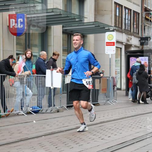 05.10.2025 - 20. swb-Marathon Bremen Strokosch-Dieckow http://msf.ph/oto/9294413 05.10.2025 12:50:44 Ziel 426, 569, 746, 908, 1063, 1070, 1372, 1928, 2253, 3198, 426, 569, 746, 908, 1063, 1070, 1372, 1928, 2253, 3198 meine-sportfotos.de