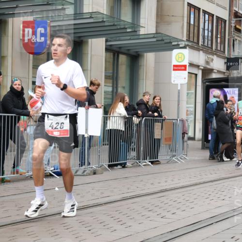 05.10.2025 - 20. swb-Marathon Bremen Strokosch-Dieckow http://msf.ph/oto/9294440 05.10.2025 12:50:47 Ziel 369, 426, 569, 746, 1063, 1070, 1372, 1928, 2253, 3198, 369, 426, 569, 746, 1063, 1070, 1372, 1928, 2253, 3198 meine-sportfotos.de