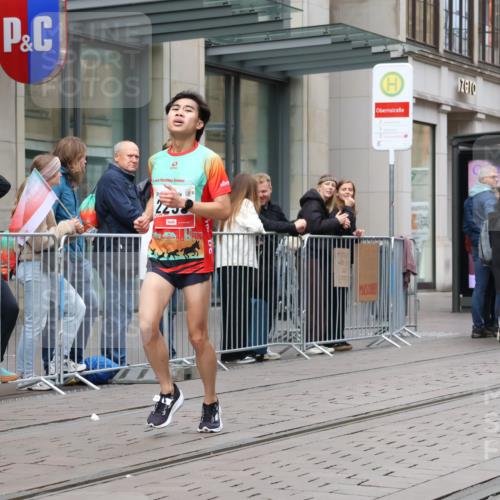 05.10.2025 - 20. swb-Marathon Bremen Strokosch-Dieckow http://msf.ph/oto/9294463 05.10.2025 12:50:49 Ziel 369, 426, 569, 746, 1063, 1070, 1372, 1928, 2253, 3198, 369, 426, 569, 746, 1063, 1070, 1372, 1928, 2253, 3198 meine-sportfotos.de