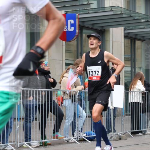 05.10.2025 - 20. swb-Marathon Bremen Strokosch-Dieckow http://msf.ph/oto/9294511 05.10.2025 12:50:53 Ziel 218, 369, 426, 746, 1063, 1070, 1339, 1372, 1928, 2253, 3198, 5625, 218, 369, 426, 746, 1063, 1070, 1339, 1372, 1928, 2253, 3198, 5625 meine-sportfotos.de
