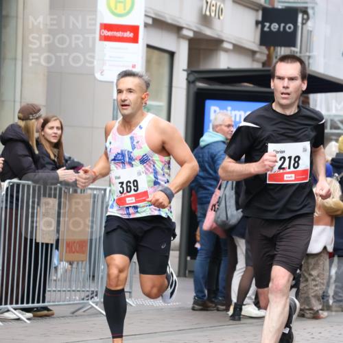05.10.2025 - 20. swb-Marathon Bremen Strokosch-Dieckow http://msf.ph/oto/9294521 05.10.2025 12:51:06 Ziel 218, 369, 938, 1339, 1494, 1814, 1913, 5625, 8099, 218, 369, 938, 1339, 1494, 1814, 1913, 5625, 8099 meine-sportfotos.de