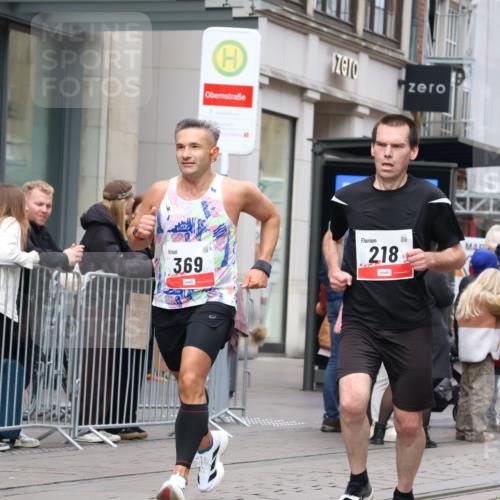 05.10.2025 - 20. swb-Marathon Bremen Strokosch-Dieckow http://msf.ph/oto/9294525 05.10.2025 12:51:06 Ziel 218, 369, 938, 1339, 1494, 1814, 1913, 5625, 8099, 218, 369, 938, 1339, 1494, 1814, 1913, 5625, 8099 meine-sportfotos.de