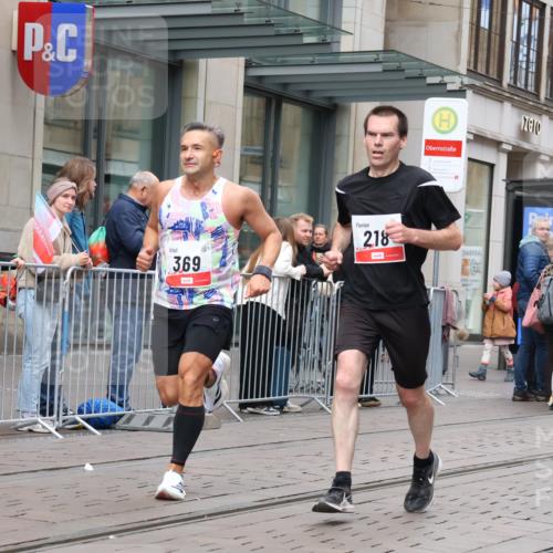 05.10.2025 - 20. swb-Marathon Bremen Strokosch-Dieckow http://msf.ph/oto/9294537 05.10.2025 12:51:07 Ziel 218, 369, 938, 1339, 1494, 1814, 1913, 5625, 8099, 218, 369, 938, 1339, 1494, 1814, 1913, 5625, 8099 meine-sportfotos.de
