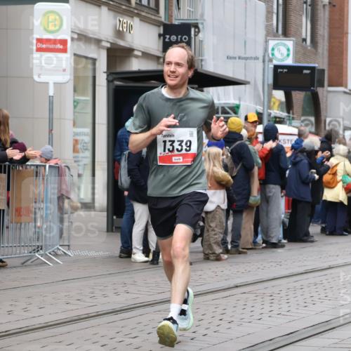 05.10.2025 - 20. swb-Marathon Bremen Strokosch-Dieckow http://msf.ph/oto/9294549 05.10.2025 12:51:08 Ziel 218, 369, 938, 1339, 1494, 1814, 1913, 5625, 8099, 218, 369, 938, 1339, 1494, 1814, 1913, 5625, 8099 meine-sportfotos.de