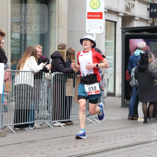 05.10.2025 - 20. swb-Marathon Bremen Strokosch-Dieckow http://msf.ph/oto/9294588 05.10.2025 12:51:14 Ziel 218, 938, 1339, 1494, 1814, 1913, 5536, 5582, 5625, 8099, 218, 938, 1339, 1494, 1814, 1913, 5536, 5582, 5625, 8099 meine-sportfotos.de
