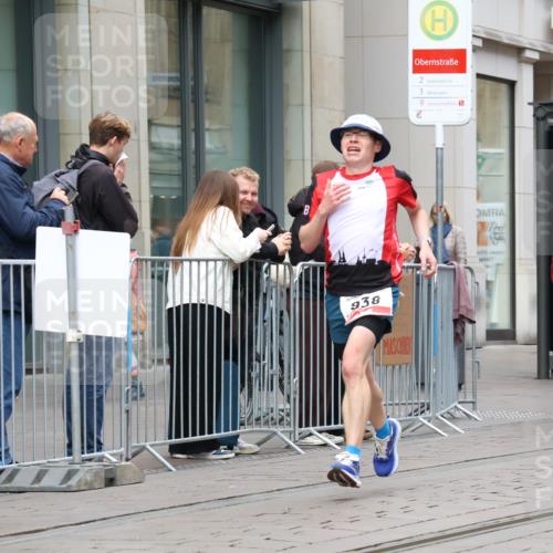 05.10.2025 - 20. swb-Marathon Bremen Strokosch-Dieckow http://msf.ph/oto/9294591 05.10.2025 12:51:14 Ziel 218, 938, 1339, 1494, 1814, 1913, 5536, 5582, 5625, 8099, 218, 938, 1339, 1494, 1814, 1913, 5536, 5582, 5625, 8099 meine-sportfotos.de