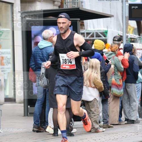 05.10.2025 - 20. swb-Marathon Bremen Strokosch-Dieckow http://msf.ph/oto/9294606 05.10.2025 12:51:16 Ziel 938, 1494, 1814, 1913, 5536, 5582, 8099, 938, 1494, 1814, 1913, 5536, 5582, 8099 meine-sportfotos.de
