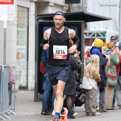 05.10.2025 - 20. swb-Marathon Bremen Strokosch-Dieckow http://msf.ph/oto/9294609 05.10.2025 12:51:16 Ziel 938, 1494, 1814, 1913, 5536, 5582, 8099, 938, 1494, 1814, 1913, 5536, 5582, 8099 meine-sportfotos.de