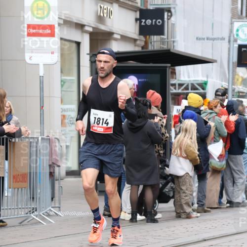 05.10.2025 - 20. swb-Marathon Bremen Strokosch-Dieckow http://msf.ph/oto/9294611 05.10.2025 12:51:16 Ziel 938, 1494, 1814, 1913, 5536, 5582, 8099, 938, 1494, 1814, 1913, 5536, 5582, 8099 meine-sportfotos.de