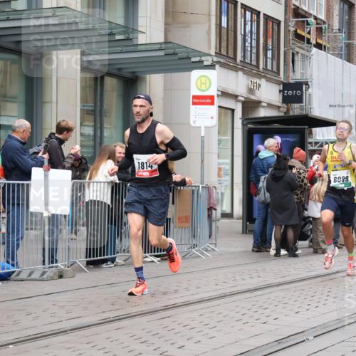 05.10.2025 - 20. swb-Marathon Bremen Strokosch-Dieckow http://msf.ph/oto/9294621 05.10.2025 12:51:17 Ziel 938, 1494, 1814, 1913, 5536, 5582, 8099, 938, 1494, 1814, 1913, 5536, 5582, 8099 meine-sportfotos.de