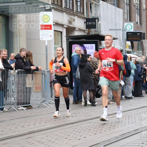 05.10.2025 - 20. swb-Marathon Bremen Strokosch-Dieckow http://msf.ph/oto/9294637 05.10.2025 12:51:20 Ziel 419, 938, 1494, 1814, 1913, 5536, 5582, 8099, 419, 938, 1494, 1814, 1913, 5536, 5582, 8099 meine-sportfotos.de