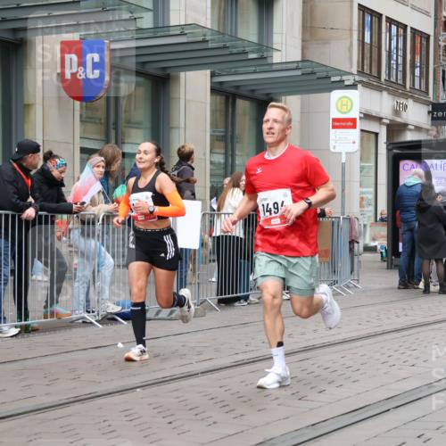 05.10.2025 - 20. swb-Marathon Bremen Strokosch-Dieckow http://msf.ph/oto/9294650 05.10.2025 12:51:21 Ziel 419, 938, 1494, 1565, 1814, 1913, 5536, 5582, 8099, 419, 938, 1494, 1565, 1814, 1913, 5536, 5582, 8099 meine-sportfotos.de