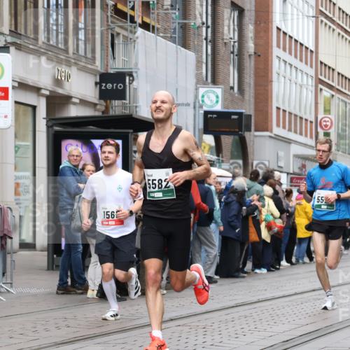 05.10.2025 - 20. swb-Marathon Bremen Strokosch-Dieckow http://msf.ph/oto/9294658 05.10.2025 12:51:33 Ziel 419, 838, 1565, 5536, 5582, 419, 838, 1565, 5536, 5582 meine-sportfotos.de