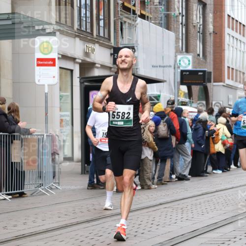 05.10.2025 - 20. swb-Marathon Bremen Strokosch-Dieckow http://msf.ph/oto/9294661 05.10.2025 12:51:33 Ziel 419, 838, 1565, 5536, 5582, 419, 838, 1565, 5536, 5582 meine-sportfotos.de