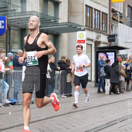 05.10.2025 - 20. swb-Marathon Bremen Strokosch-Dieckow http://msf.ph/oto/9294676 05.10.2025 12:51:34 Ziel 419, 838, 1360, 1565, 5423, 5536, 5582, 419, 838, 1360, 1565, 5423, 5536, 5582 meine-sportfotos.de