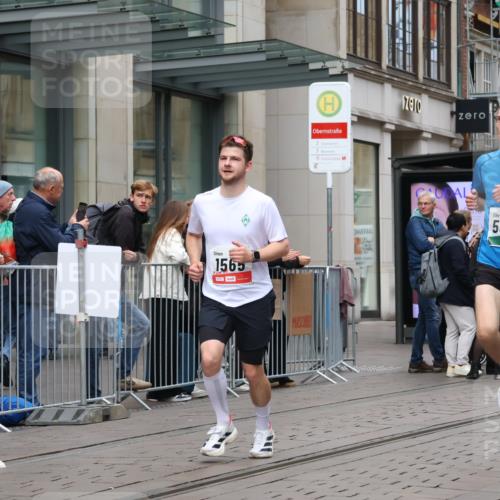 05.10.2025 - 20. swb-Marathon Bremen Strokosch-Dieckow http://msf.ph/oto/9294684 05.10.2025 12:51:34 Ziel 419, 838, 1360, 1565, 5423, 5536, 5582, 419, 838, 1360, 1565, 5423, 5536, 5582 meine-sportfotos.de