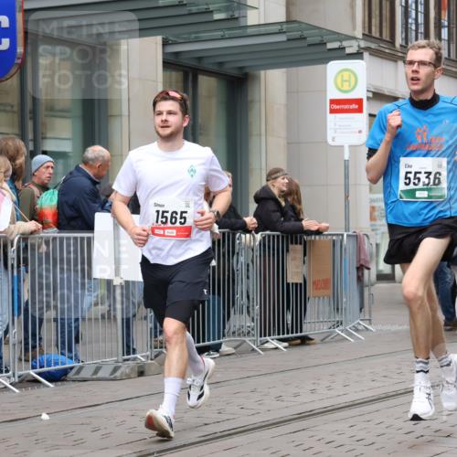 05.10.2025 - 20. swb-Marathon Bremen Strokosch-Dieckow http://msf.ph/oto/9294692 05.10.2025 12:51:35 Ziel 419, 838, 1360, 1565, 5423, 5536, 5582, 419, 838, 1360, 1565, 5423, 5536, 5582 meine-sportfotos.de