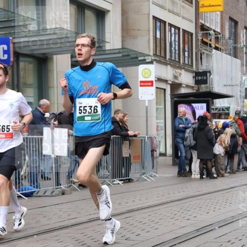 05.10.2025 - 20. swb-Marathon Bremen Strokosch-Dieckow http://msf.ph/oto/9294698 05.10.2025 12:51:35 Ziel 419, 838, 1360, 1565, 5423, 5536, 5582, 419, 838, 1360, 1565, 5423, 5536, 5582 meine-sportfotos.de