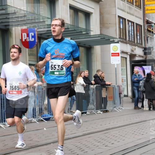 05.10.2025 - 20. swb-Marathon Bremen Strokosch-Dieckow http://msf.ph/oto/9294702 05.10.2025 12:51:36 Ziel 419, 838, 900, 1360, 1565, 5423, 5536, 419, 838, 900, 1360, 1565, 5423, 5536 meine-sportfotos.de