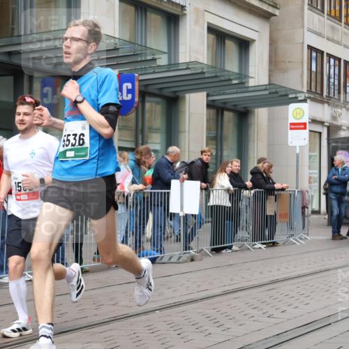 05.10.2025 - 20. swb-Marathon Bremen Strokosch-Dieckow http://msf.ph/oto/9294706 05.10.2025 12:51:36 Ziel 419, 838, 900, 1360, 1565, 5423, 5536, 419, 838, 900, 1360, 1565, 5423, 5536 meine-sportfotos.de