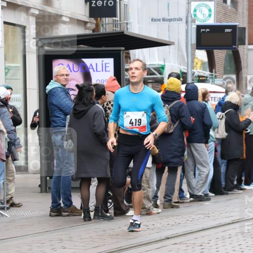 05.10.2025 - 20. swb-Marathon Bremen Strokosch-Dieckow http://msf.ph/oto/9294714 05.10.2025 12:51:40 Ziel 419, 838, 900, 1034, 1360, 1565, 5423, 9080, 419, 838, 900, 1034, 1360, 1565, 5423, 9080 meine-sportfotos.de