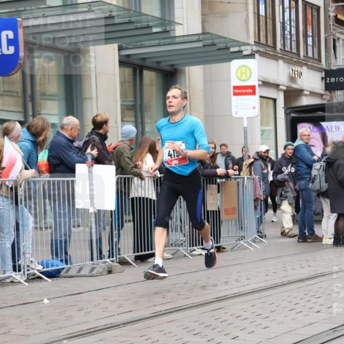 05.10.2025 - 20. swb-Marathon Bremen Strokosch-Dieckow http://msf.ph/oto/9294729 05.10.2025 12:51:42 Ziel 419, 838, 900, 1034, 1360, 1565, 5423, 9080, 419, 838, 900, 1034, 1360, 1565, 5423, 9080 meine-sportfotos.de