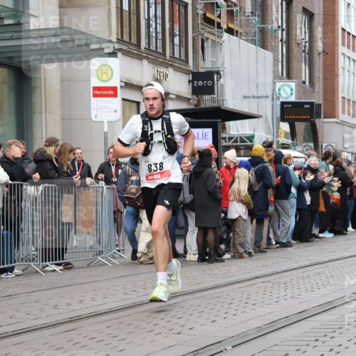 05.10.2025 - 20. swb-Marathon Bremen Strokosch-Dieckow http://msf.ph/oto/9294749 05.10.2025 12:51:47 Ziel 838, 900, 1034, 1360, 5423, 9080, 838, 900, 1034, 1360, 5423, 9080 meine-sportfotos.de