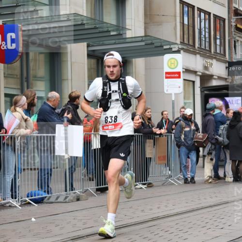 05.10.2025 - 20. swb-Marathon Bremen Strokosch-Dieckow http://msf.ph/oto/9294761 05.10.2025 12:51:48 Ziel 838, 900, 1034, 1360, 5423, 9080, 838, 900, 1034, 1360, 5423, 9080 meine-sportfotos.de