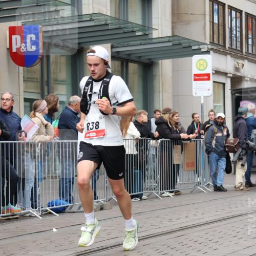 05.10.2025 - 20. swb-Marathon Bremen Strokosch-Dieckow http://msf.ph/oto/9294764 05.10.2025 12:51:48 Ziel 838, 900, 1034, 1360, 5423, 9080, 838, 900, 1034, 1360, 5423, 9080 meine-sportfotos.de