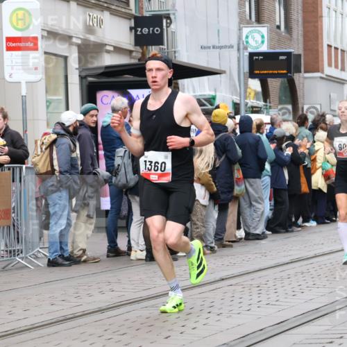 05.10.2025 - 20. swb-Marathon Bremen Strokosch-Dieckow http://msf.ph/oto/9294776 05.10.2025 12:51:50 Ziel 838, 900, 1000, 1034, 1360, 5423, 9080, 838, 900, 1000, 1034, 1360, 5423, 9080 meine-sportfotos.de