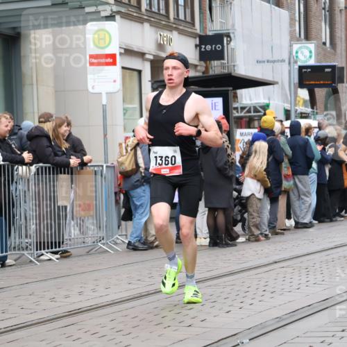 05.10.2025 - 20. swb-Marathon Bremen Strokosch-Dieckow http://msf.ph/oto/9294779 05.10.2025 12:51:50 Ziel 838, 900, 1000, 1034, 1360, 5423, 9080, 838, 900, 1000, 1034, 1360, 5423, 9080 meine-sportfotos.de