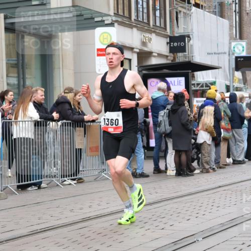 05.10.2025 - 20. swb-Marathon Bremen Strokosch-Dieckow http://msf.ph/oto/9294781 05.10.2025 12:51:51 Ziel 838, 900, 1000, 1034, 1360, 5423, 9080, 838, 900, 1000, 1034, 1360, 5423, 9080 meine-sportfotos.de