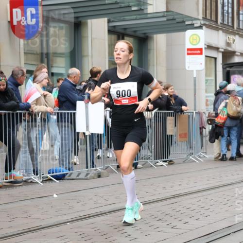 05.10.2025 - 20. swb-Marathon Bremen Strokosch-Dieckow http://msf.ph/oto/9294803 05.10.2025 12:51:53 Ziel 838, 900, 1000, 1034, 1360, 2000, 5423, 9080, 838, 900, 1000, 1034, 1360, 2000, 5423, 9080 meine-sportfotos.de
