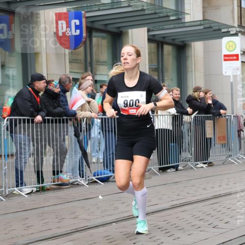 05.10.2025 - 20. swb-Marathon Bremen Strokosch-Dieckow http://msf.ph/oto/9294805 05.10.2025 12:51:54 Ziel 838, 900, 1000, 1034, 1360, 2000, 5423, 9080, 838, 900, 1000, 1034, 1360, 2000, 5423, 9080 meine-sportfotos.de